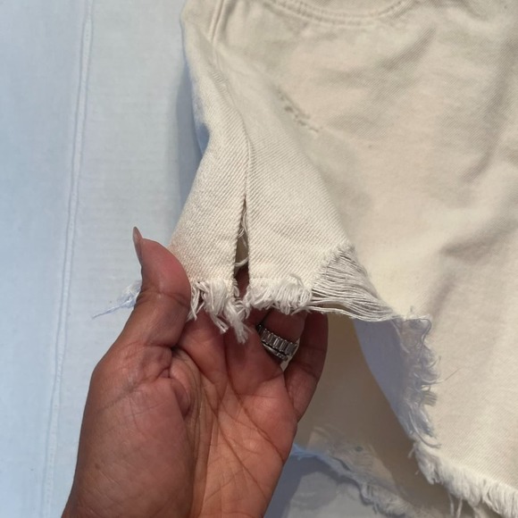 NWT We The Free Women's Bright White Distressed Cut-Off Jean Shorts Size 31 - Picture 7 of 9